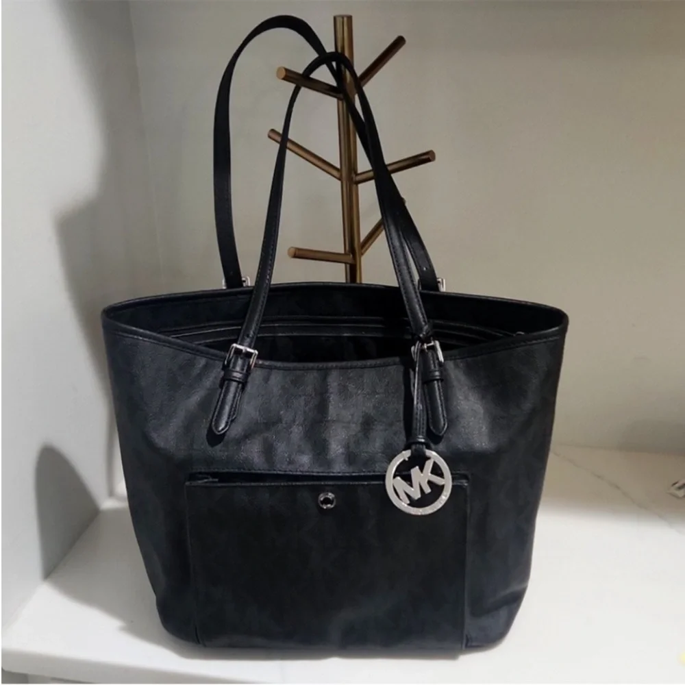 Michael Kors Jet Set TZ Snap Pocket Tote MK Signature Black EUC